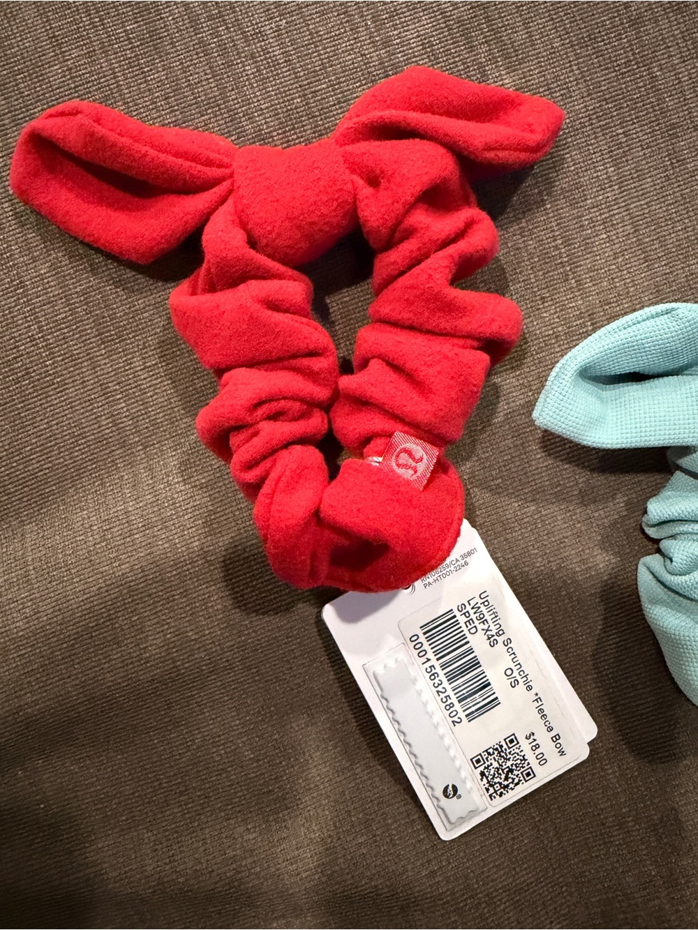 NWT Lululemon Uplifting Scrunchies (2) - Picture 2 of 3